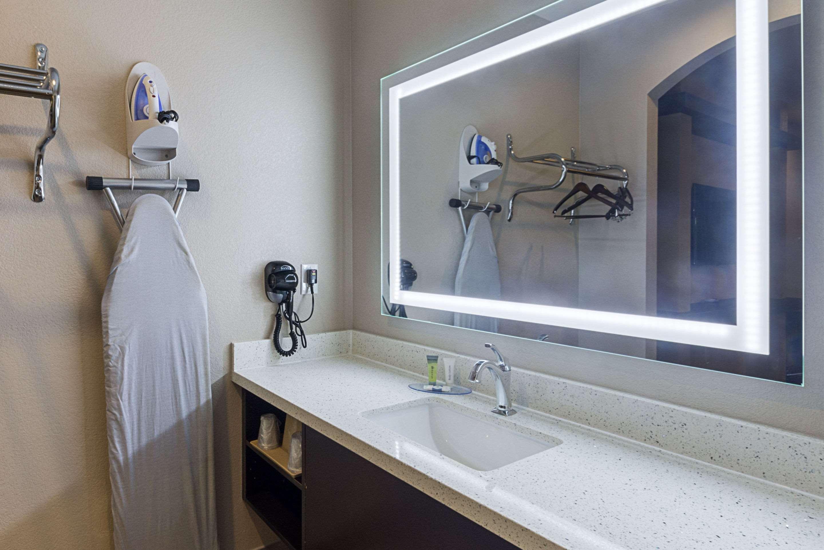 Econo Lodge Inn & Suites Houston Nw-Cy-Fair Jersey Village Dış mekan fotoğraf
