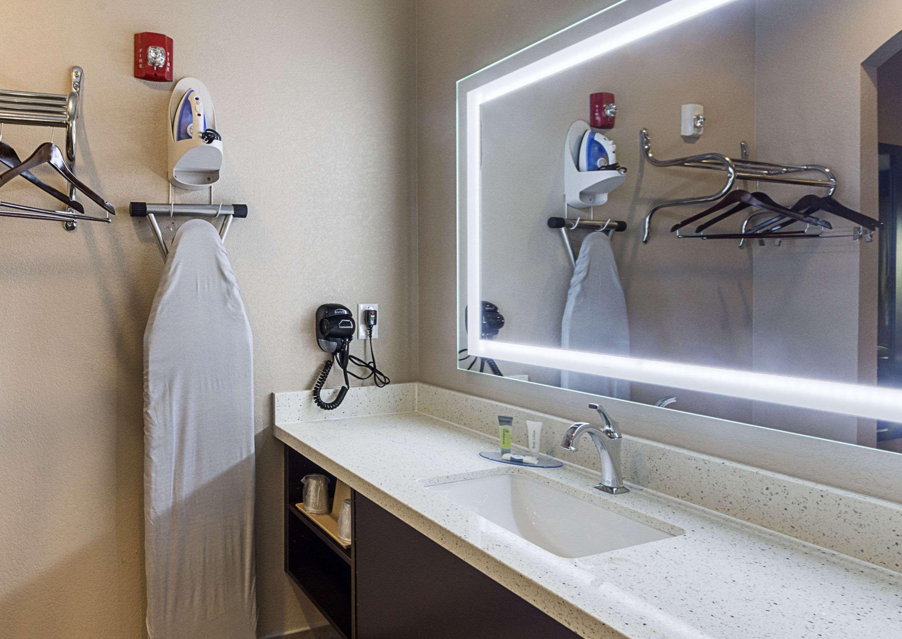 Econo Lodge Inn & Suites Houston Nw-Cy-Fair Jersey Village Dış mekan fotoğraf