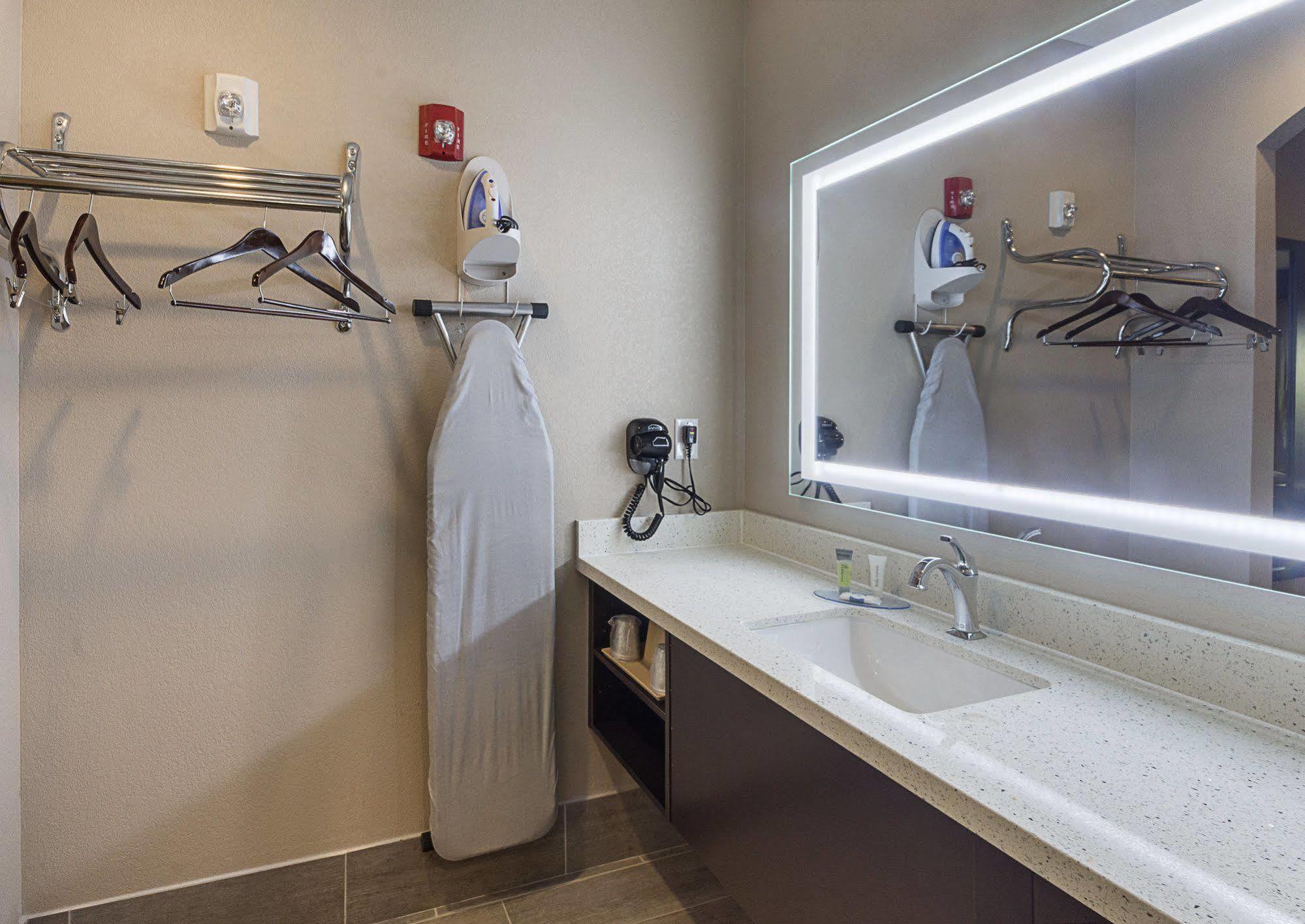 Econo Lodge Inn & Suites Houston Nw-Cy-Fair Jersey Village Dış mekan fotoğraf