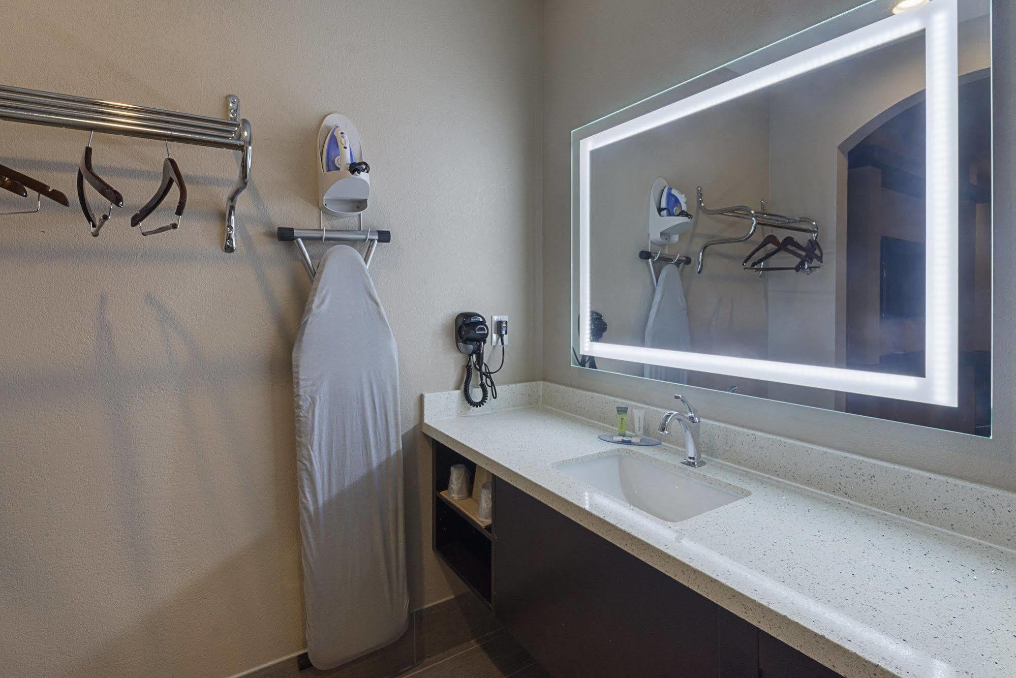 Econo Lodge Inn & Suites Houston Nw-Cy-Fair Jersey Village Dış mekan fotoğraf