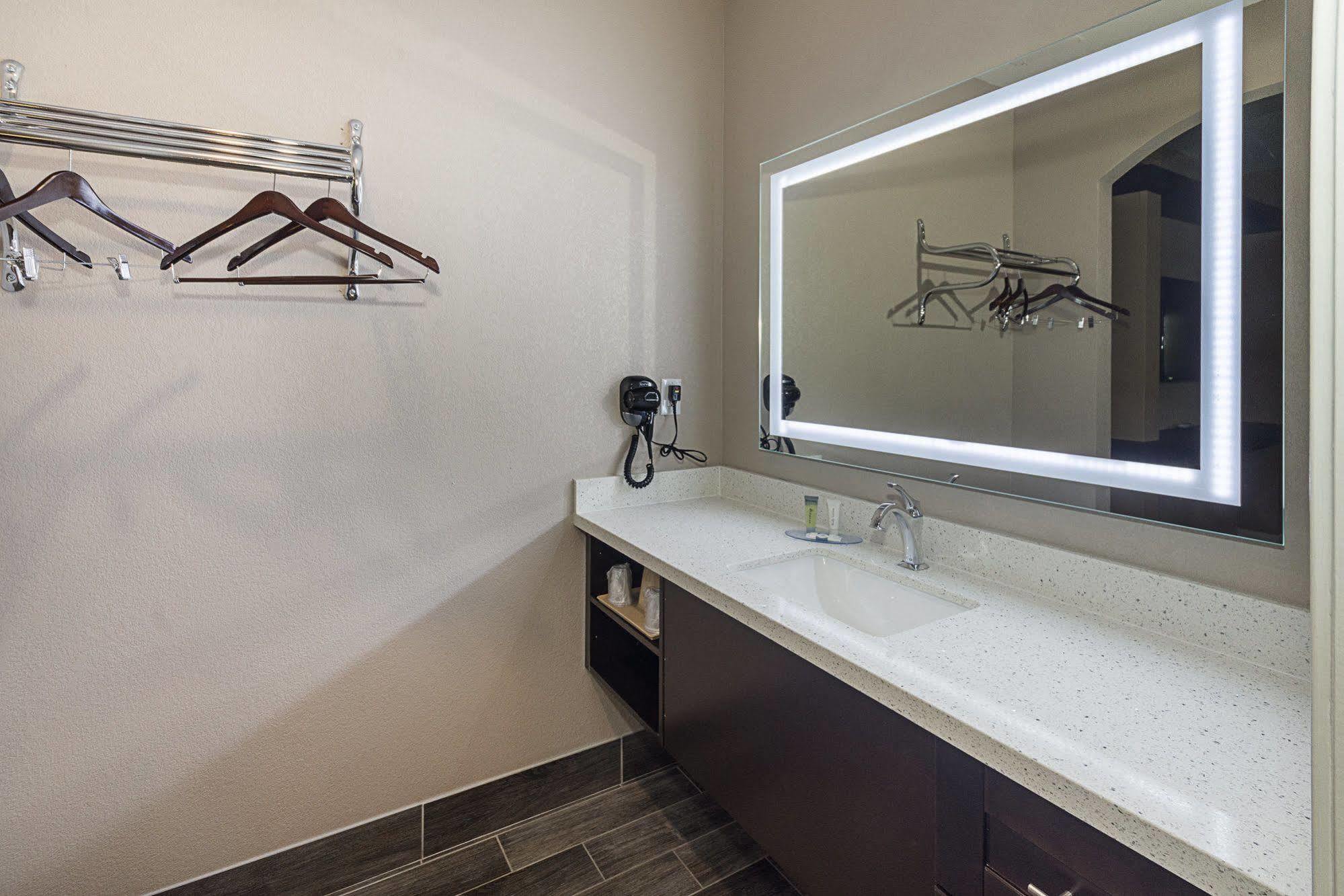Econo Lodge Inn & Suites Houston Nw-Cy-Fair Jersey Village Dış mekan fotoğraf