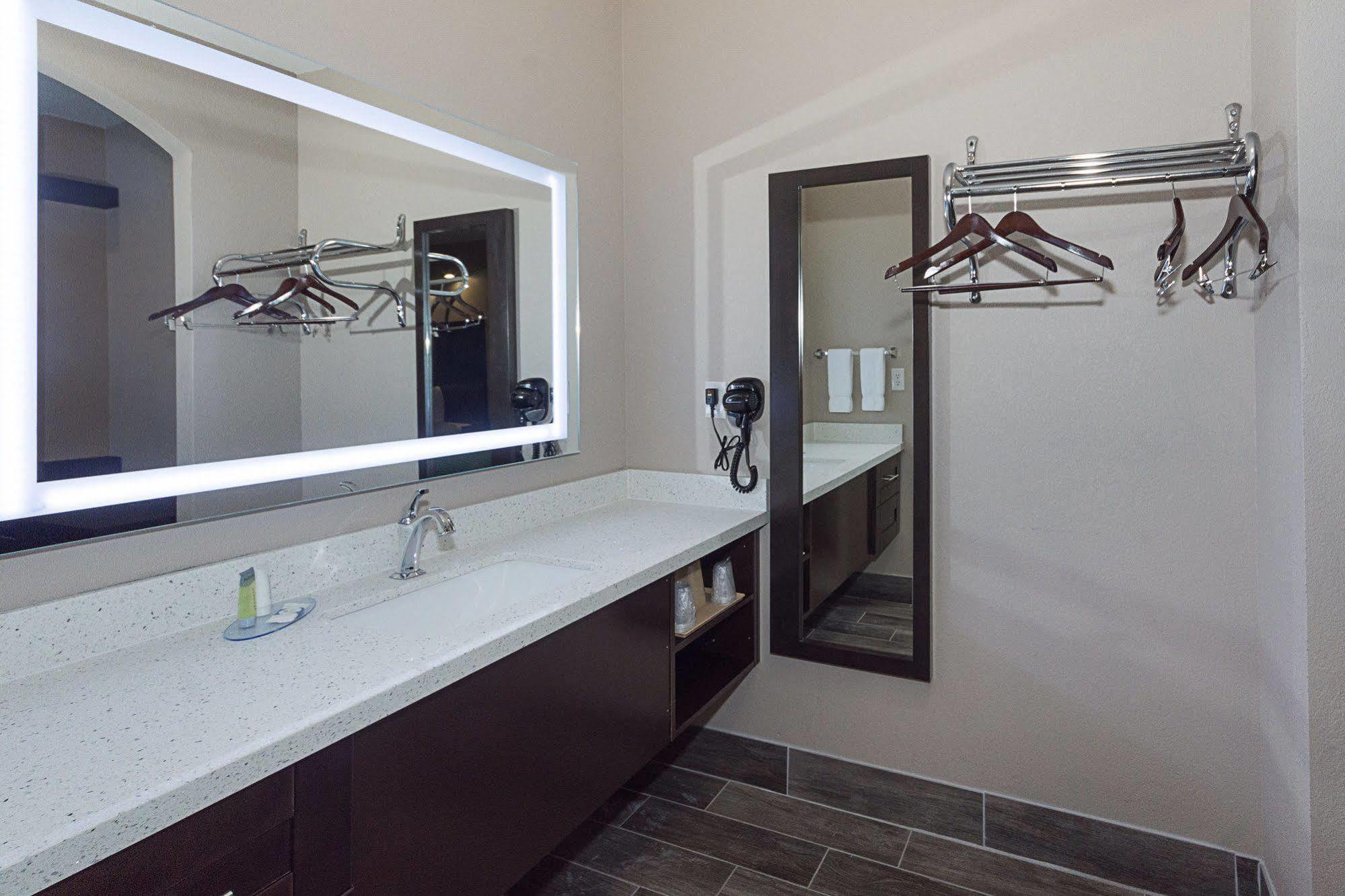 Econo Lodge Inn & Suites Houston Nw-Cy-Fair Jersey Village Dış mekan fotoğraf